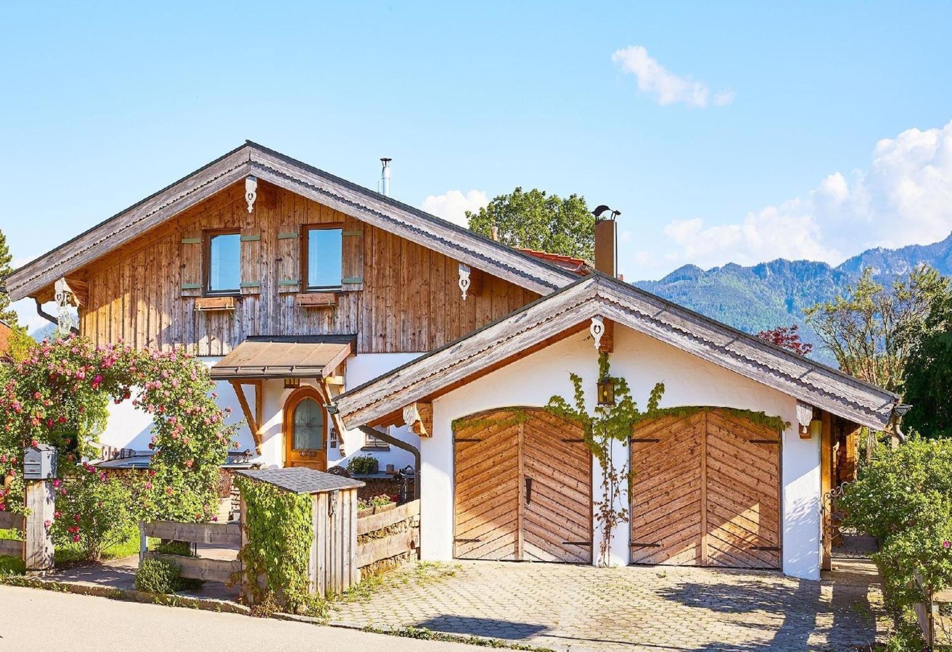 Stillvolle Ferienwohnung Mit Balkon, Fusslaeufig Zum Chiemsee Ubersee Exterior photo